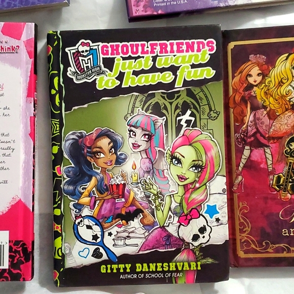 :  lot of 5 books , 1 descendants 2 PB , 2HC monster high & 2HC ever after high - Picture 8 of 16
